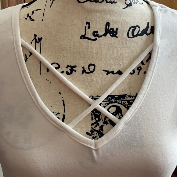 Lime ‘n Chili White Short Sleeve Criss Cross Top Tunic Shirt Size M Medium Cute! - Picture 2 of 4